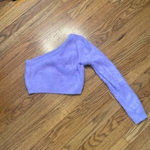 Fuzzy one sleeve purple crop